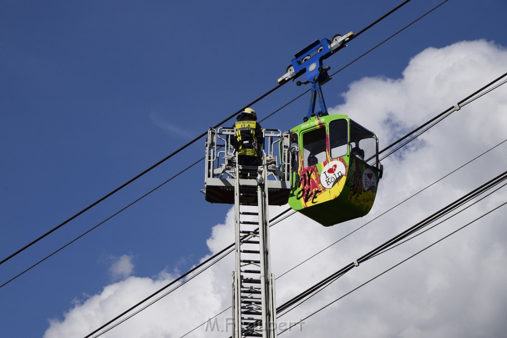 Koelner Seilbahn Gondel blieb haengen Koeln Linksrheinisch P036.JPG - Miklos Laubert